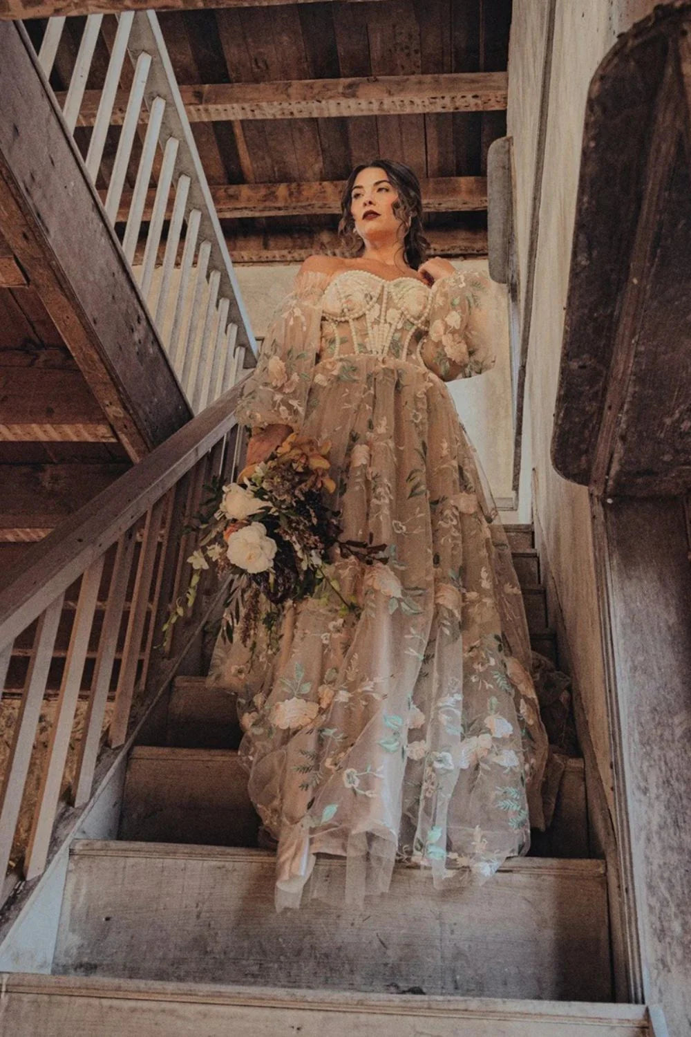 Vestidos de fiesta de tul con mangas largas y corte A con apliques y perlas