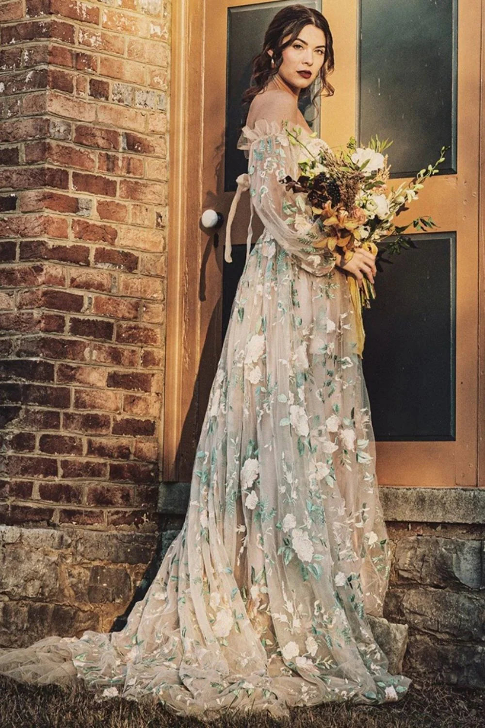 Vestidos de fiesta de tul con mangas largas y corte A con apliques y perlas
