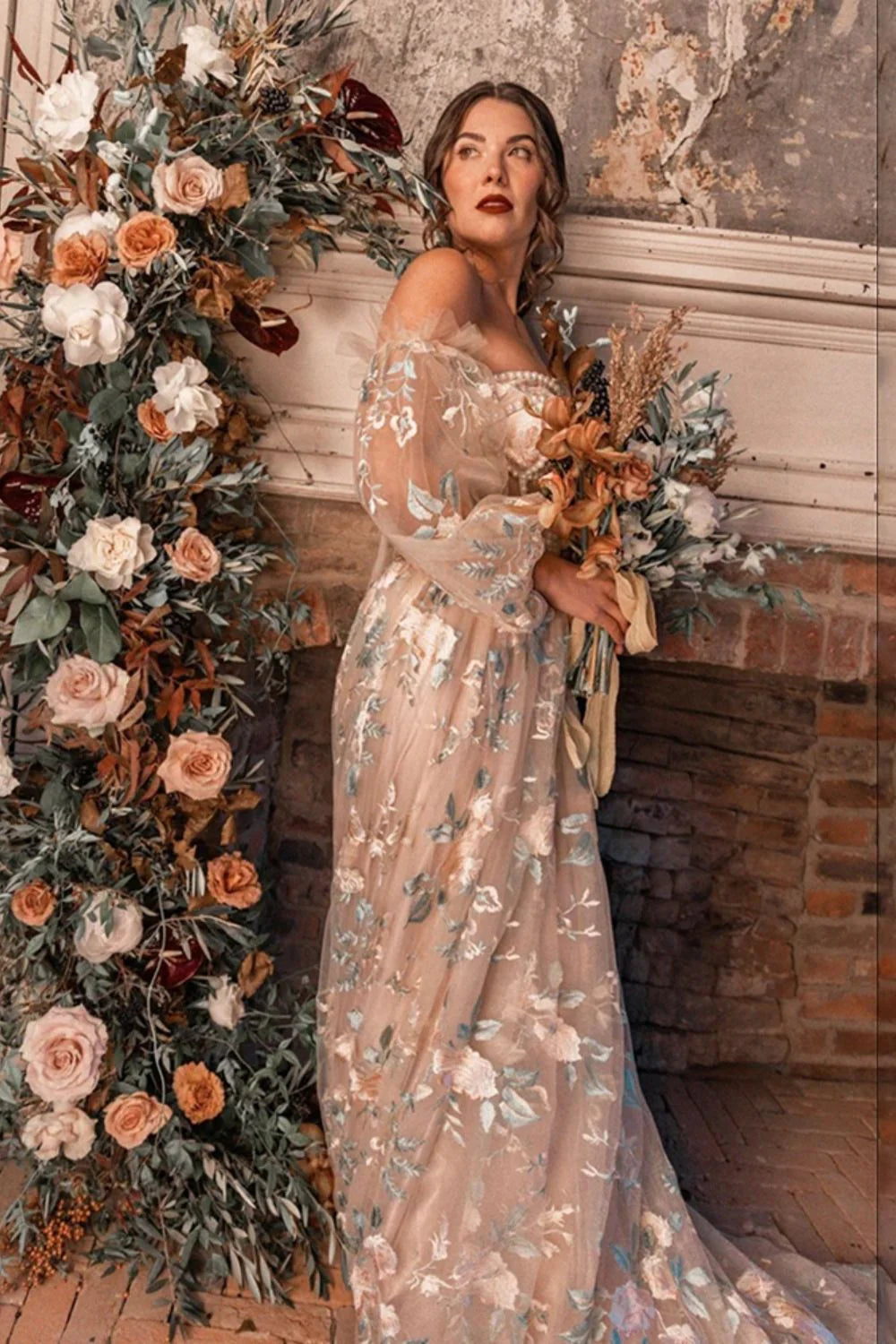 Vestidos de fiesta de tul con mangas largas y corte A con apliques y perlas