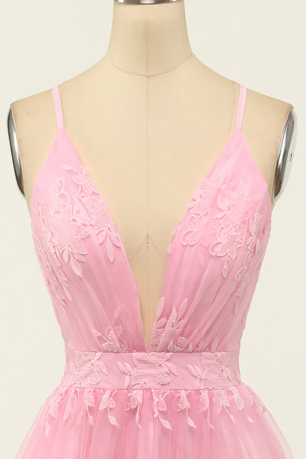 Vestido de fiesta corto blanco con tirantes finos
