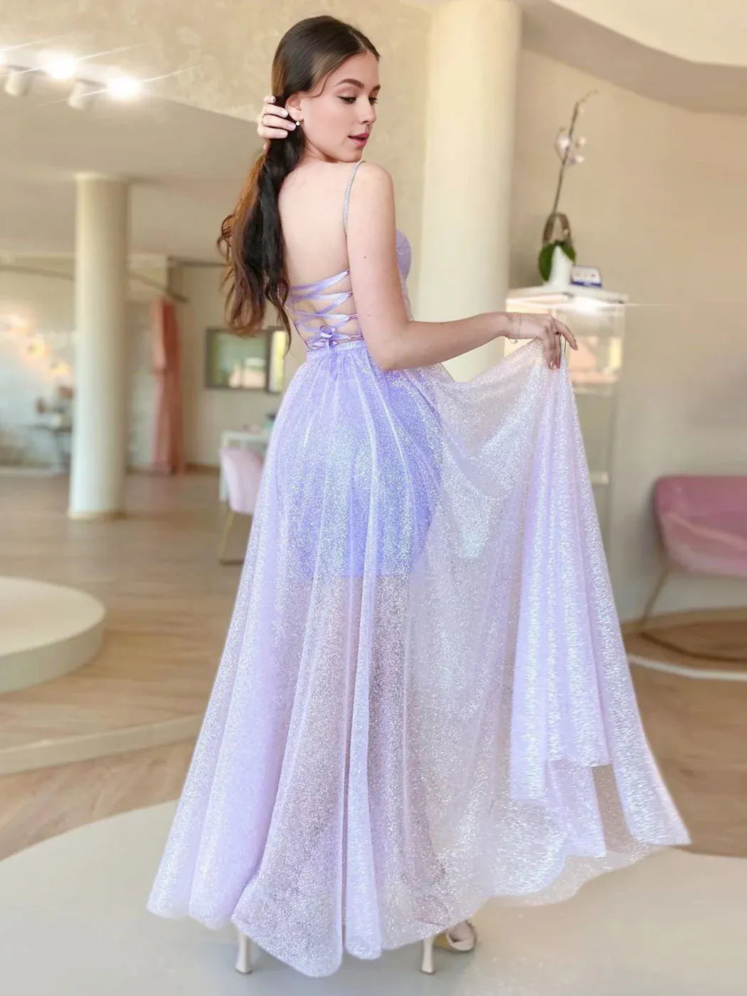 Vestido de fiesta largo de tul morado con escote corazón y corte en A de Amzcw. Vestido de noche morado. Vestido de fiesta disponible en tienda.
