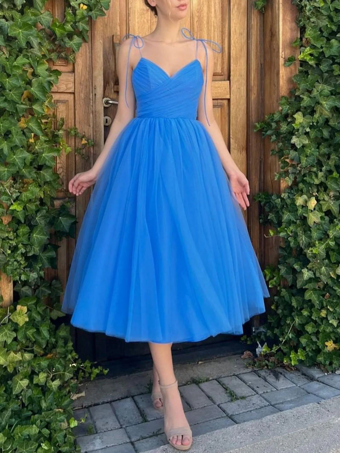 Vestido de fiesta corto de tul con escote en V azul de Amzcw, vestido de fiesta azul para regreso a casa, vestido de fiesta en tienda.
