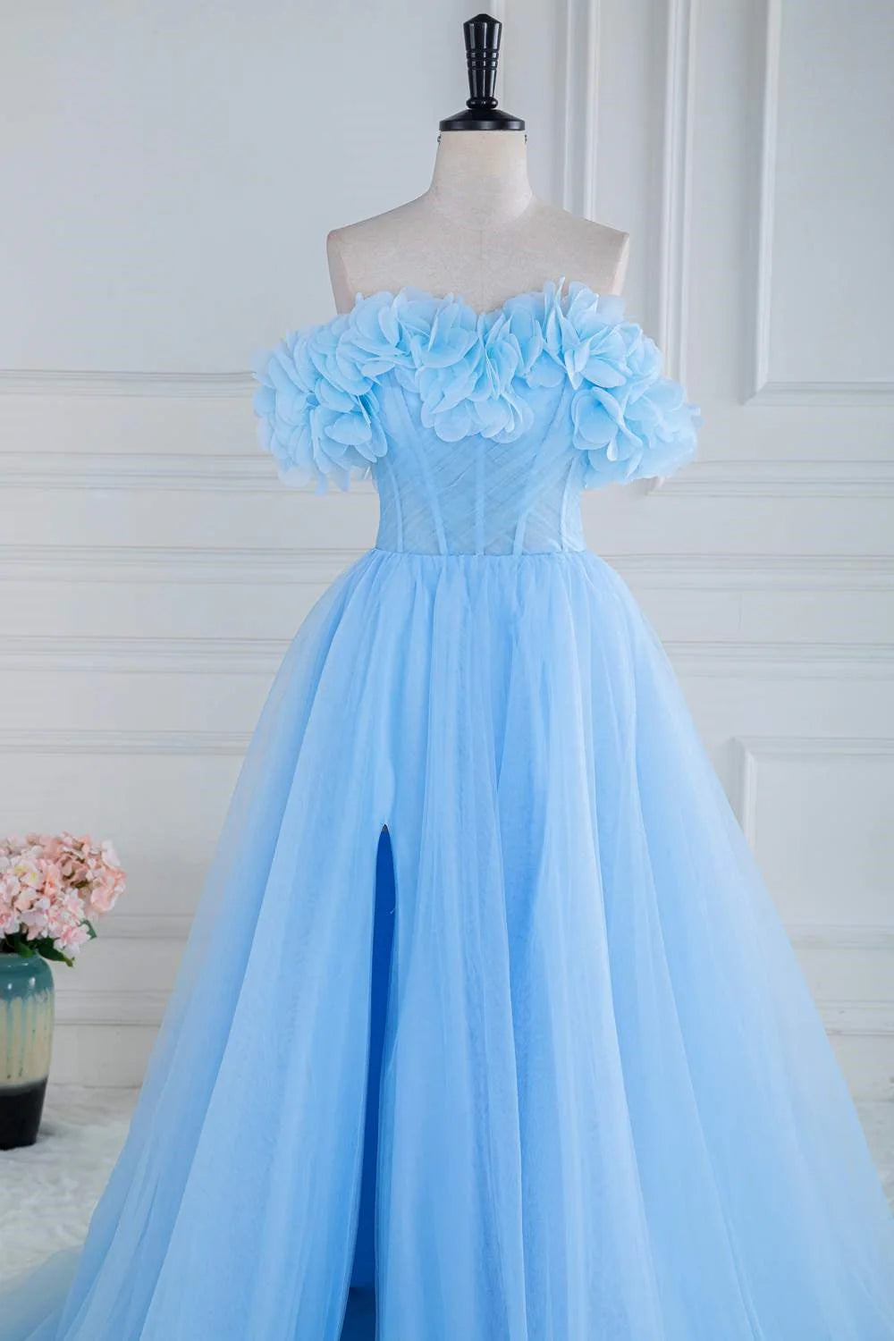 Vestidos de fiesta de tul con hombros descubiertos, corte en A y abertura con flores