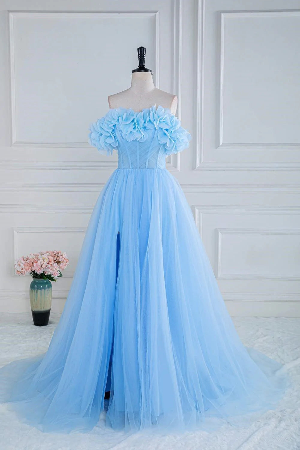 Vestidos de fiesta de tul con hombros descubiertos, corte en A y abertura con flores