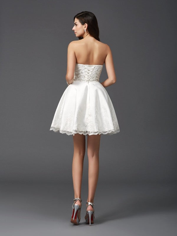 A-Line/Princess Sweetheart Beading Sleeveless Short Satin Dresses
