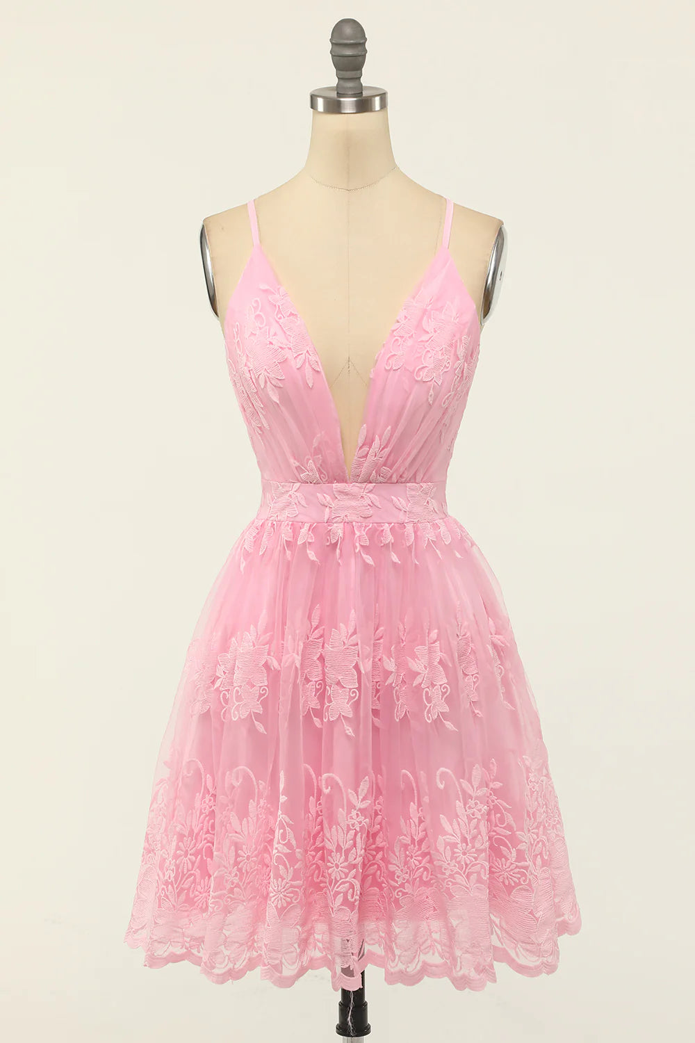 Vestido de fiesta corto blanco con tirantes finos