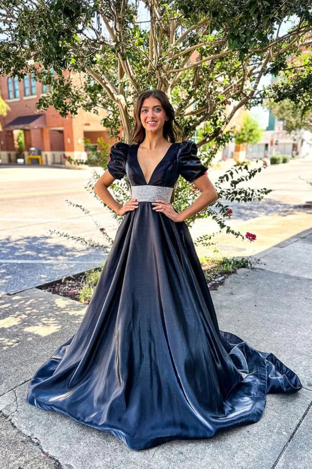 Vestido de fiesta largo con escote en V, corte A, cuentas y mangas abullonadas