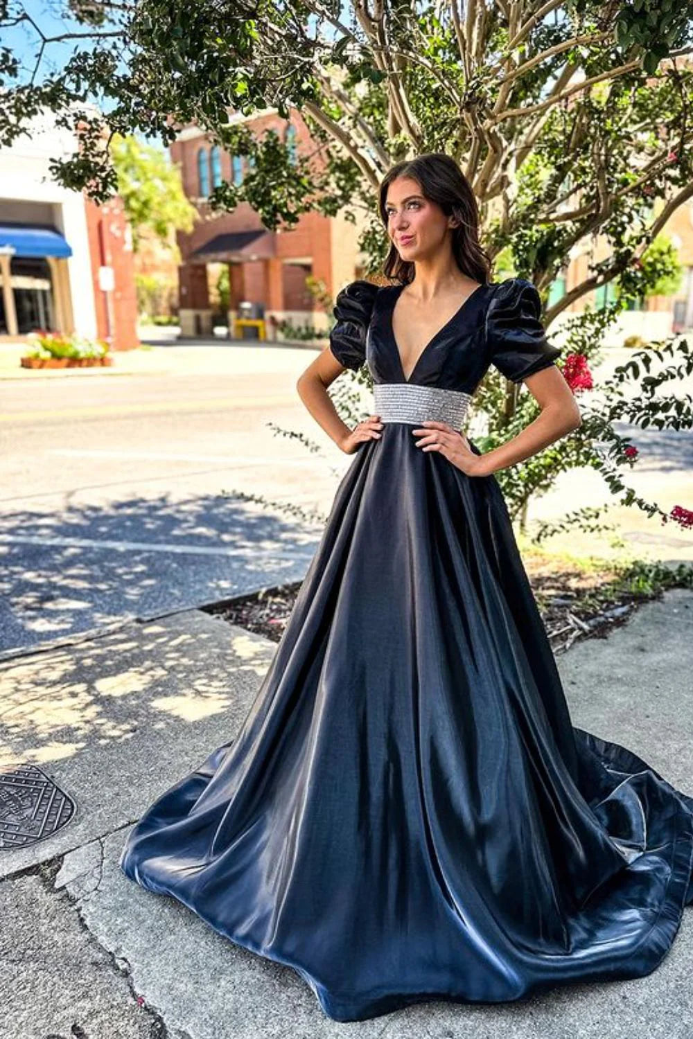 Vestido de fiesta largo con escote en V, corte A, cuentas y mangas abullonadas