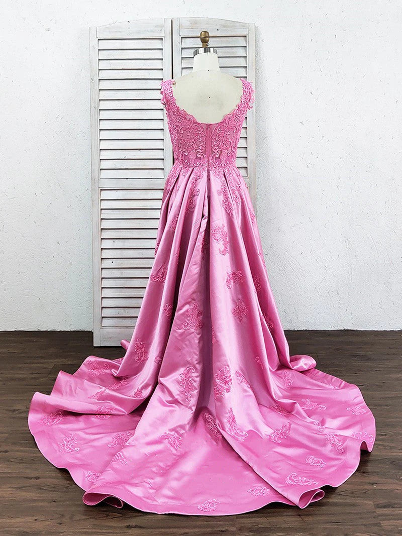 Vestido de quinceañera rosa de lujo con apliques cuadrados, escote corazón, cuentas y encaje en satén
