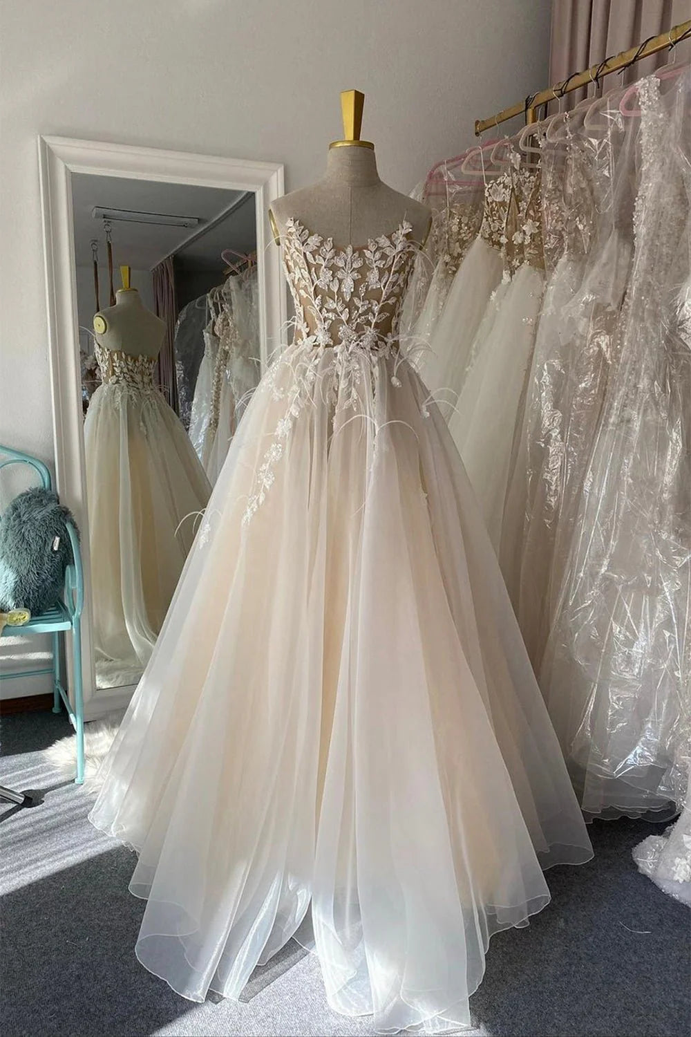 Vestidos de fiesta de tul con apliques, sin mangas, escote en V y corte princesa