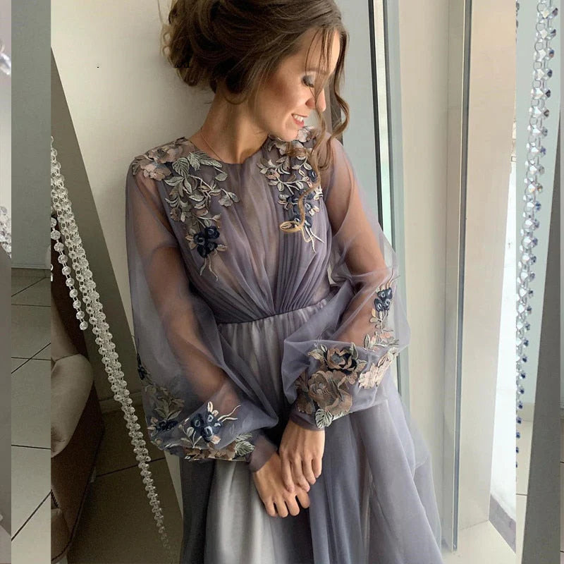 Vestidos de noche de tul con escote redondo y apliques en forma de A