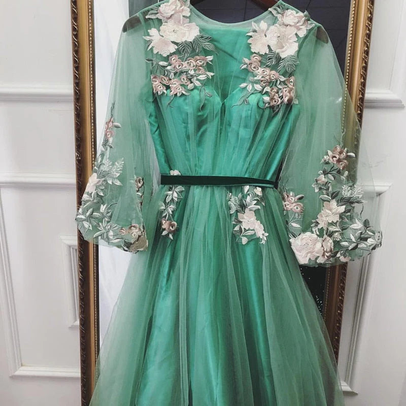 Vestidos de noche de tul con escote redondo y apliques en forma de A