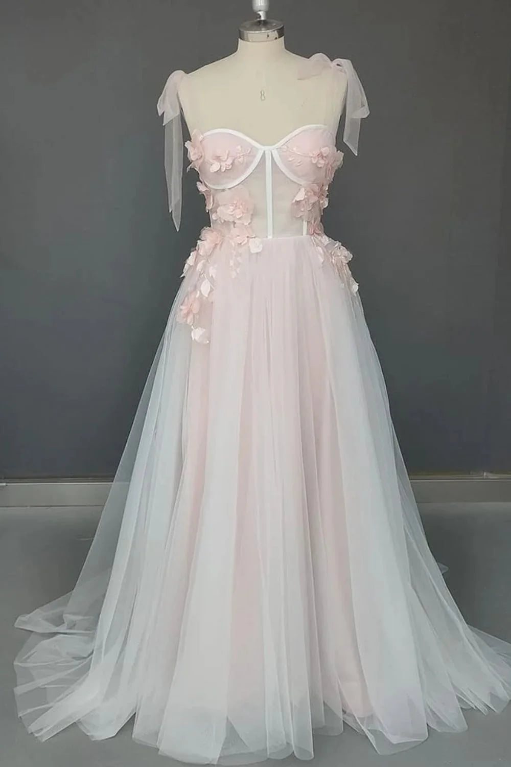 Vestido de fiesta largo con escote en forma de A, apliques de tul y espalda abierta con flores