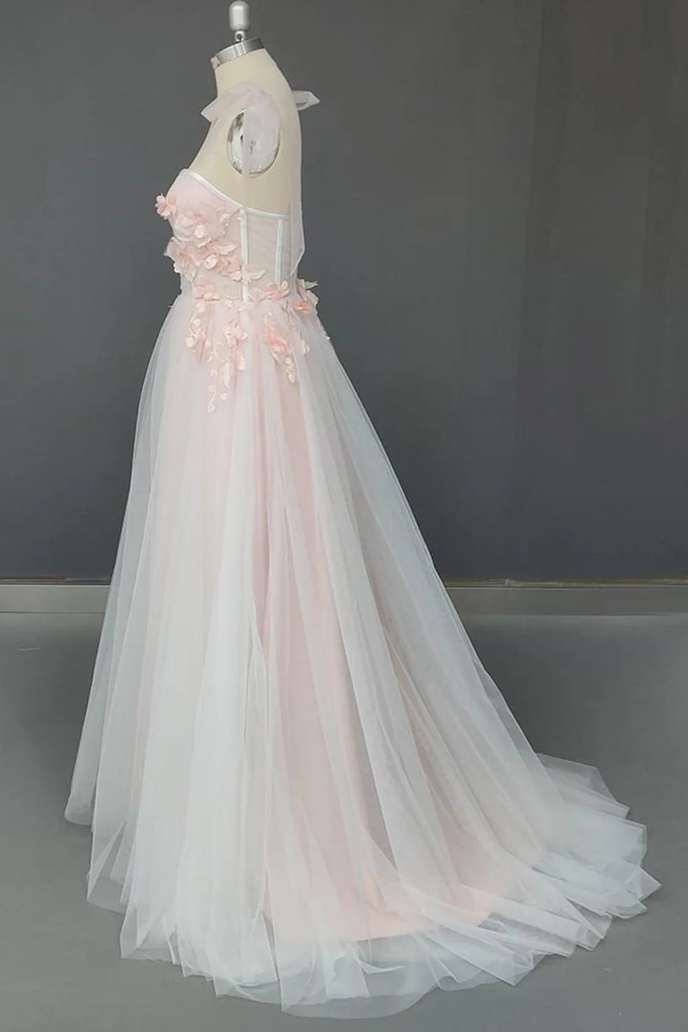 Vestido de fiesta largo con escote en forma de A, apliques de tul y espalda abierta con flores