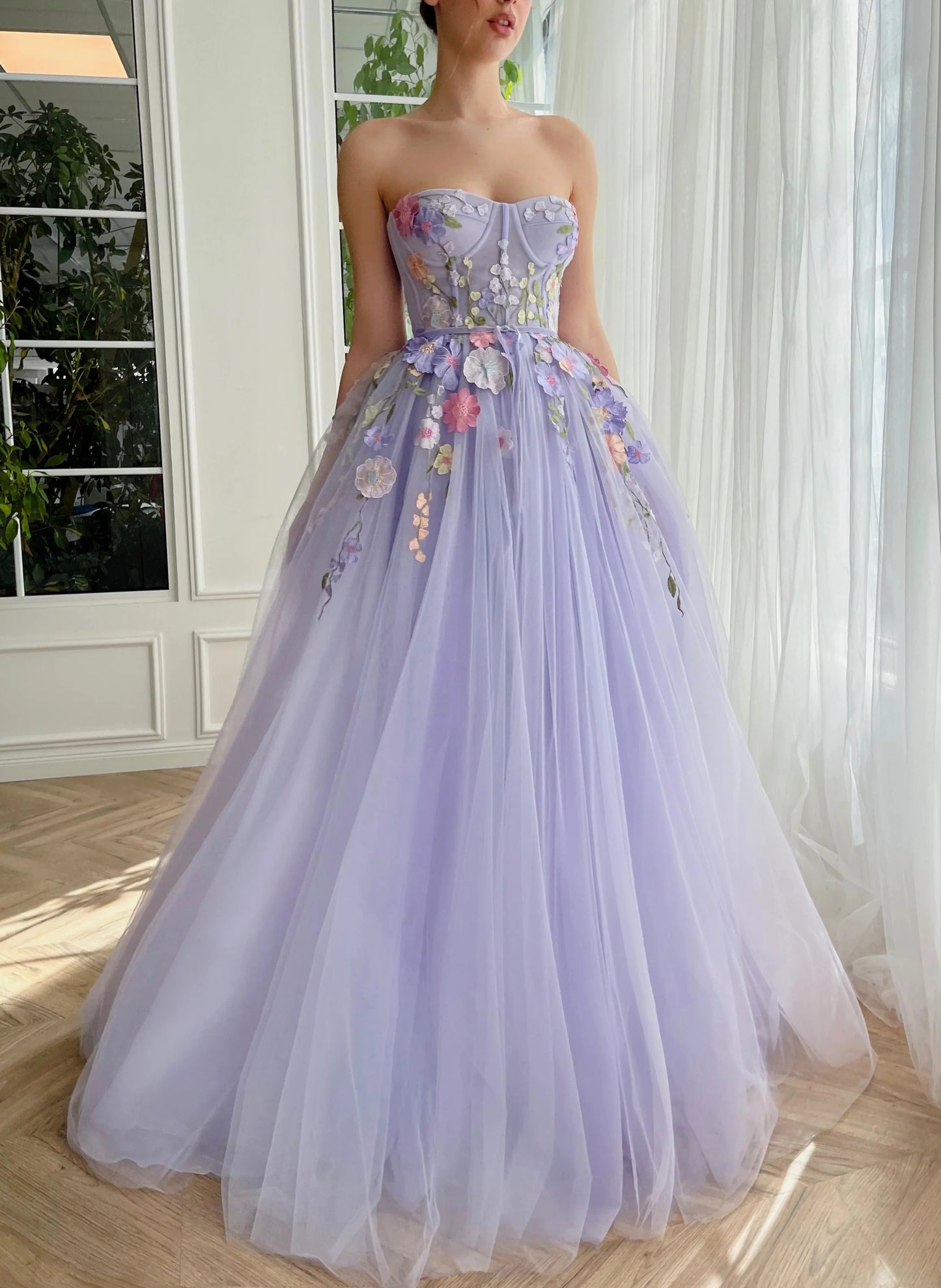 Vestidos de noche largos de tul con escote en forma de corazón y flores 3D