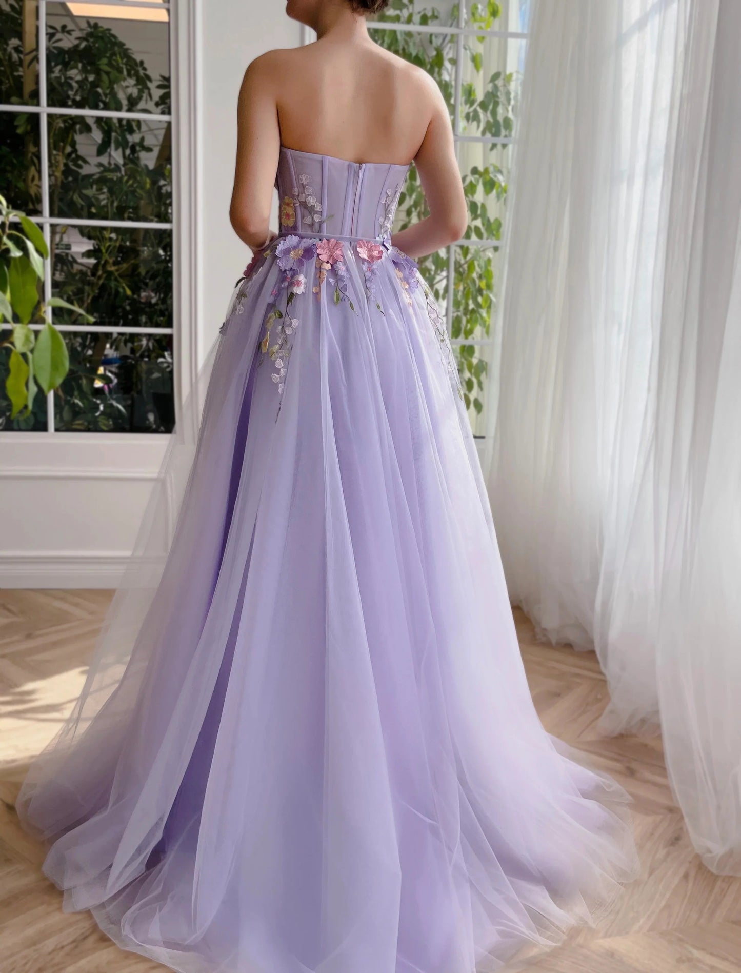 Vestidos de noche largos de tul con escote en forma de corazón y flores 3D