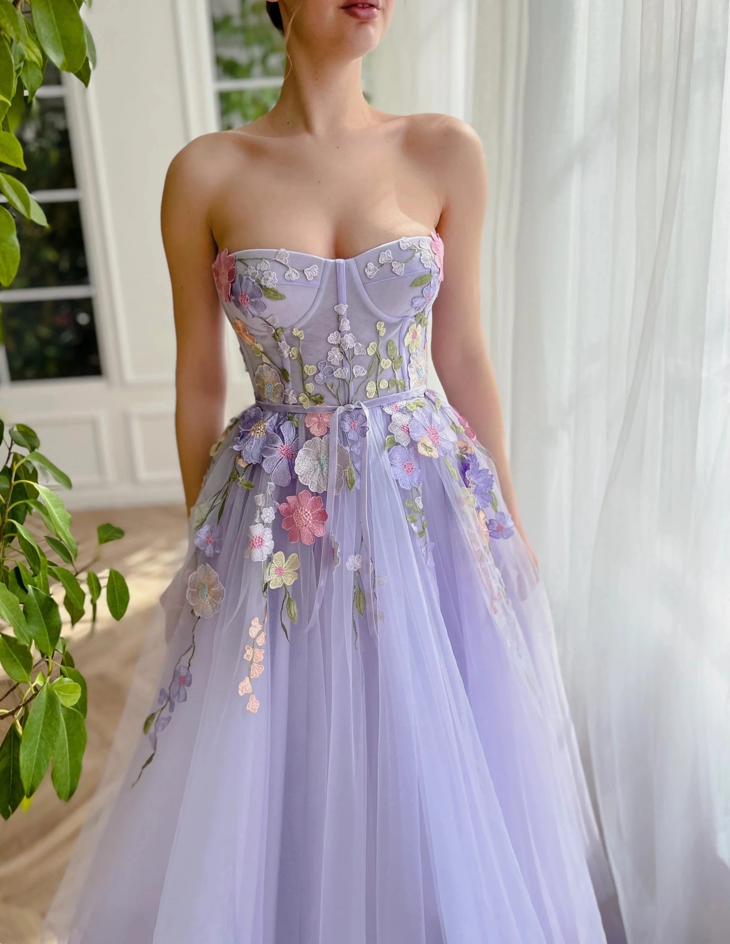 Vestidos de noche largos de tul con escote en forma de corazón y flores 3D
