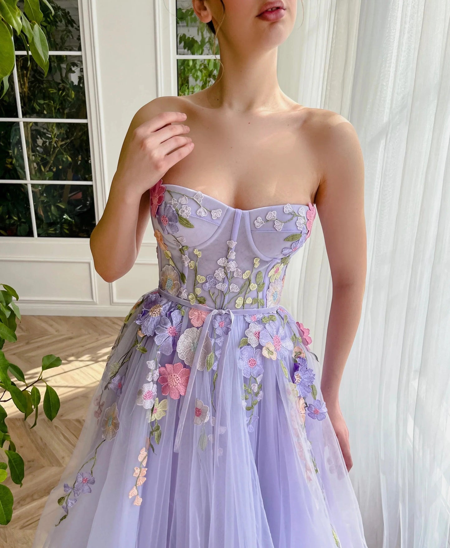Vestidos de noche largos de tul con escote en forma de corazón y flores 3D