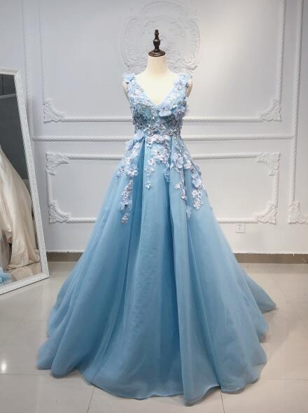 Vestidos de fiesta de corte A con escote en V en color rosa y apliques de encaje con aberturas.