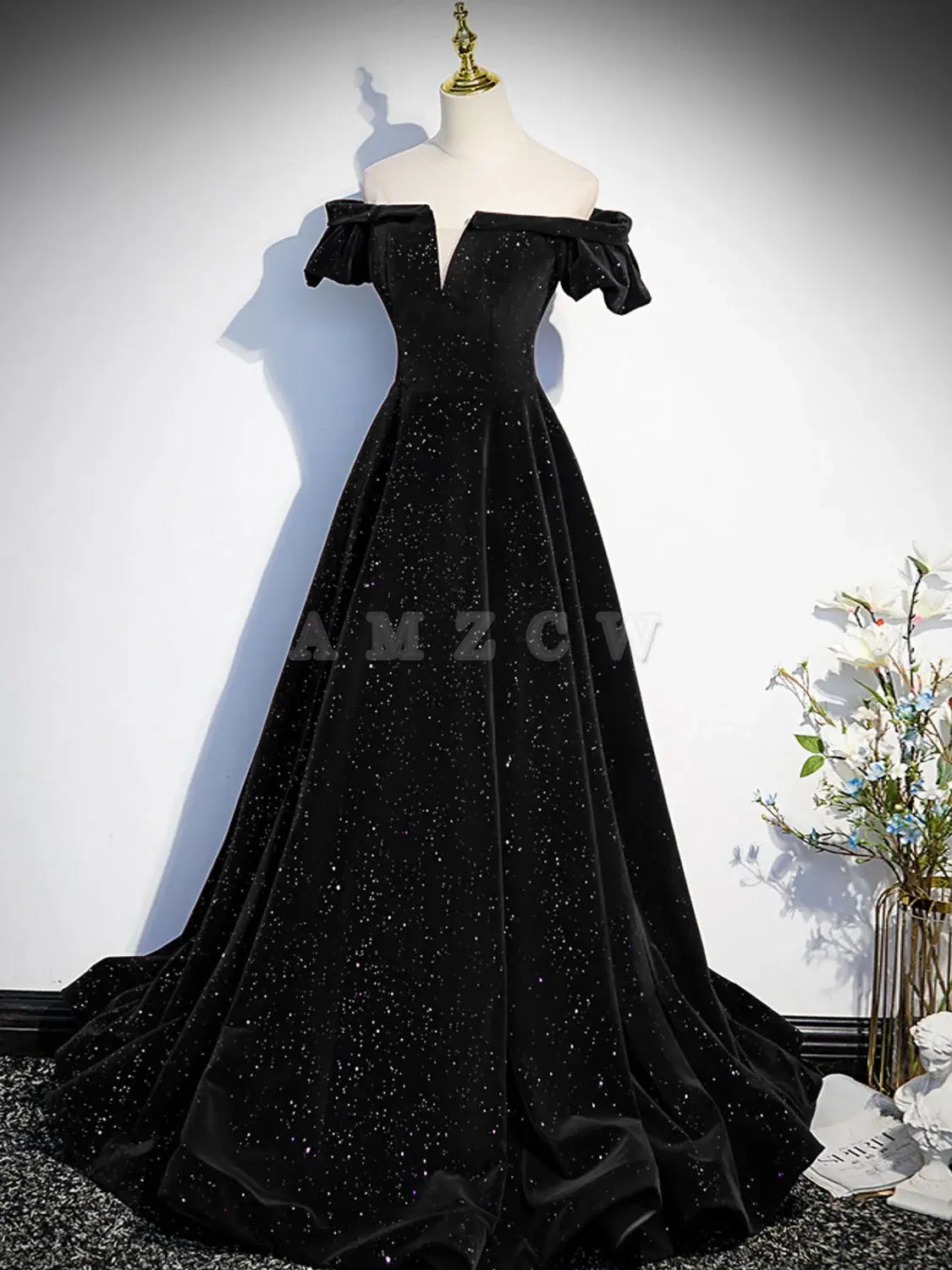 Vestido de fiesta largo de terciopelo negro con hombros descubiertos y corte en A de Amzcw. Vestido de noche formal de terciopelo. Vestido de fiesta en tienda.