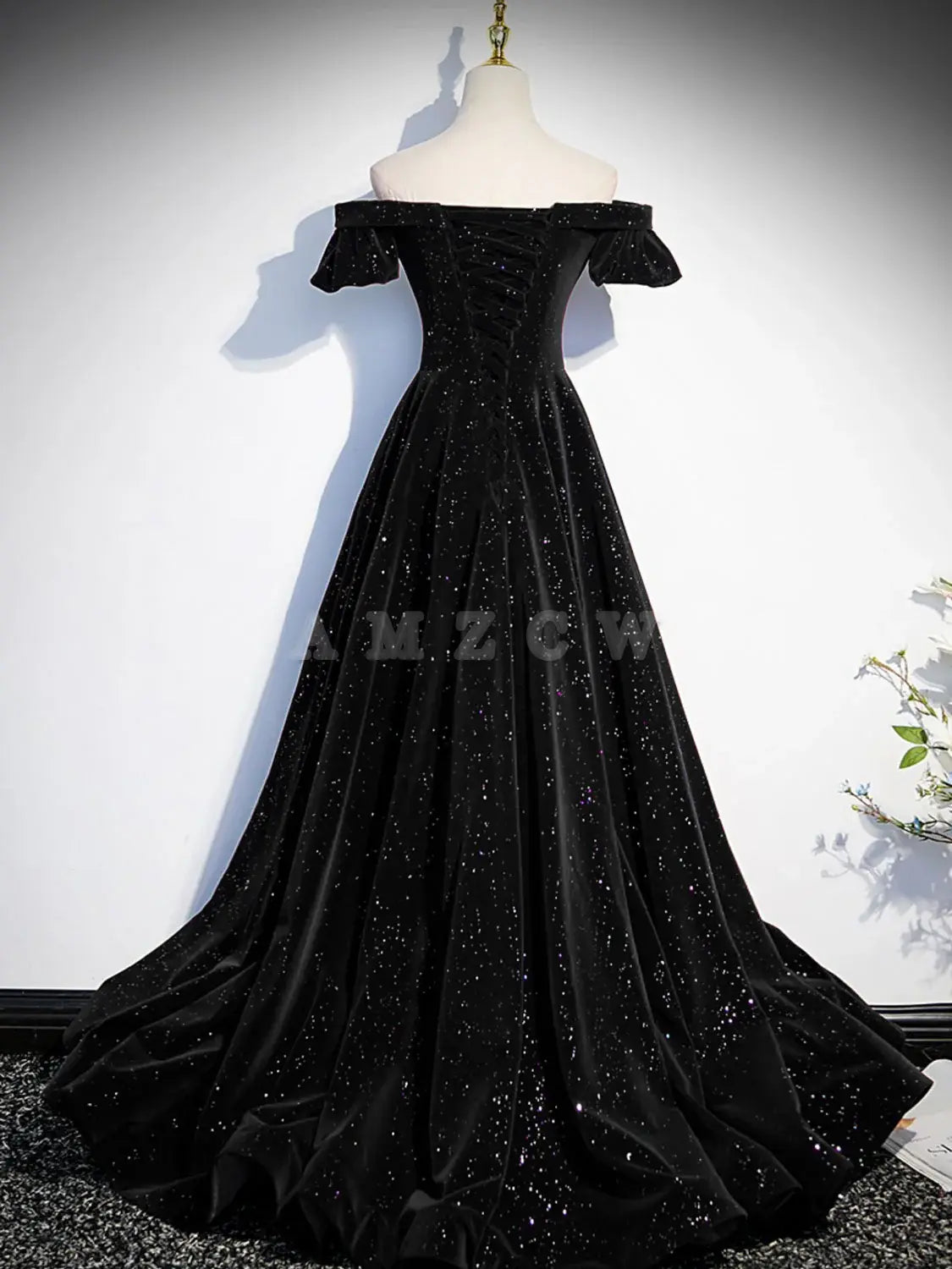 Vestido de fiesta largo de terciopelo negro con hombros descubiertos y corte en A de Amzcw. Vestido de noche formal de terciopelo. Vestido de fiesta en tienda.