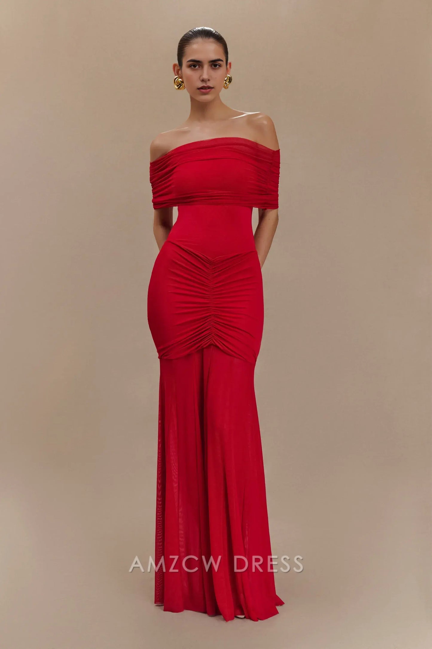 Vestido de noche rojo elegante y chic de Amzcw: hombros descubiertos, detalles fruncidos y corte sirena. Vestido de fiesta.