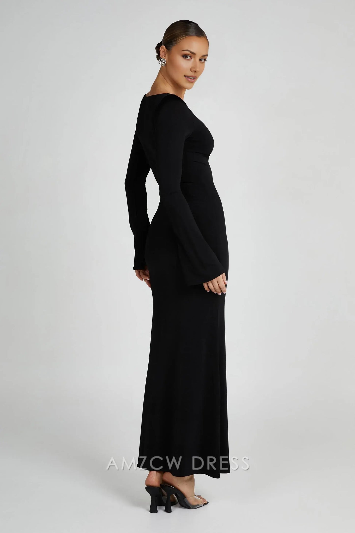 Elegante vestido largo de manga larga con escote barco de Amzcw: una opción atemporal para ocasiones formales.