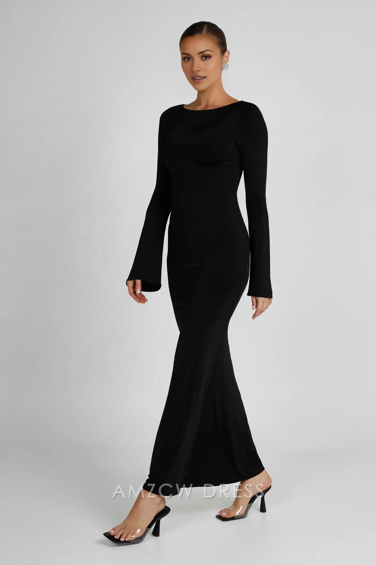 Elegante vestido largo de manga larga con escote barco de Amzcw: una opción atemporal para ocasiones formales.