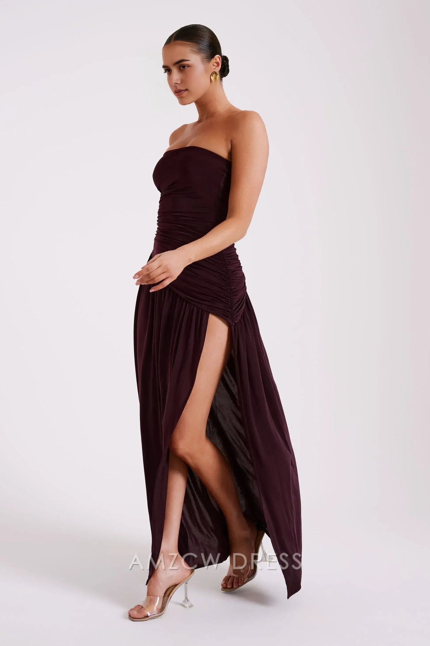 Elegante vestido largo sin tirantes Amzcw con diseño fruncido asimétrico y abertura alta para fiestas