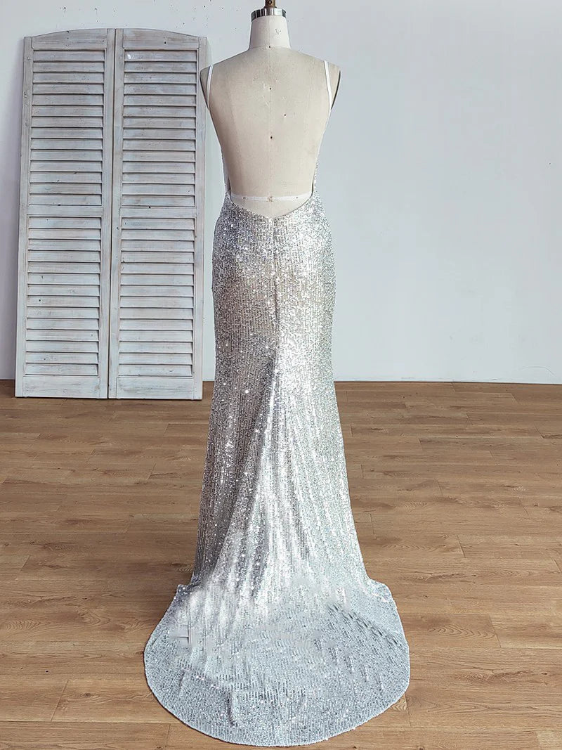 Vestidos de fiesta de sirena con escote en V, lentejuelas plateadas, tirantes finos y cola corta