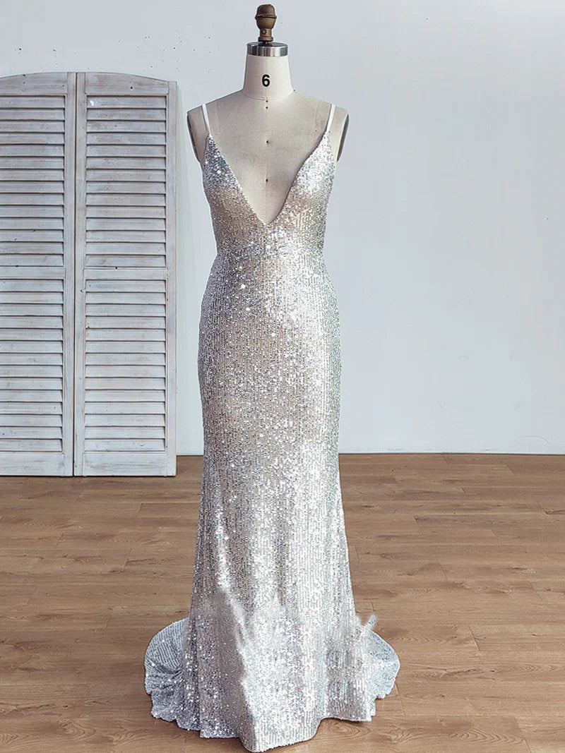 Vestidos de fiesta de sirena con escote en V, lentejuelas plateadas, tirantes finos y cola corta