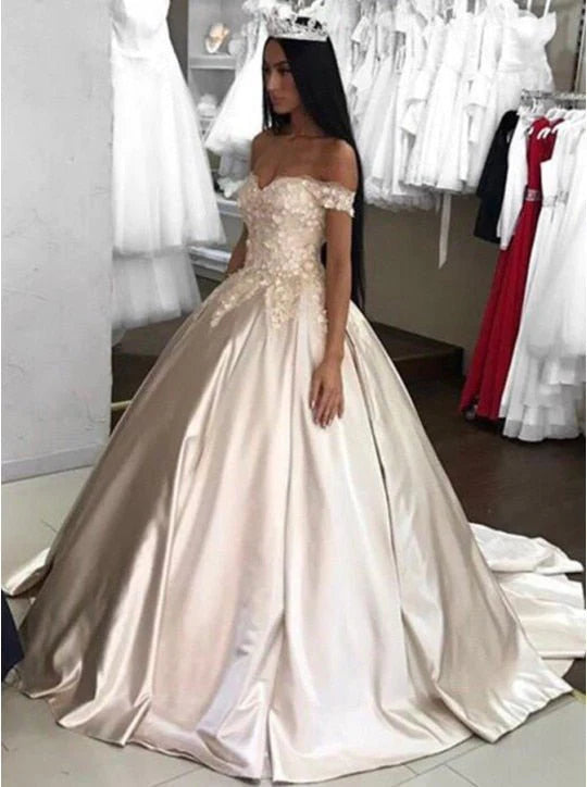 Ball Gown Champagne Gold Satin Quinceanera Dresses Appliques Lace Prom Dresses