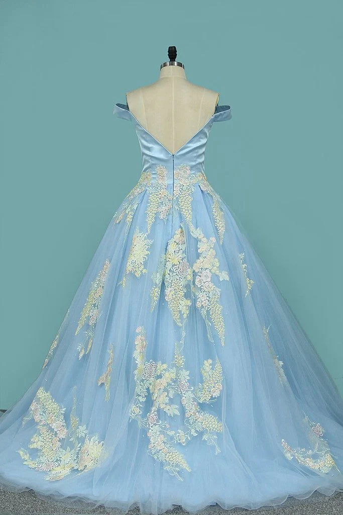Vestido de fiesta con hombros descubiertos de tul y apliques