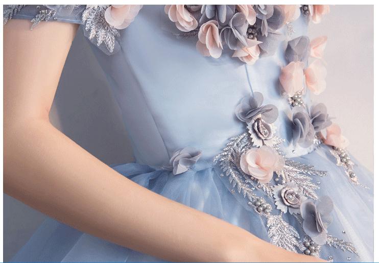 Vestido de quinceañera con hombros descubiertos, tul, encaje, escote corazón y apliques