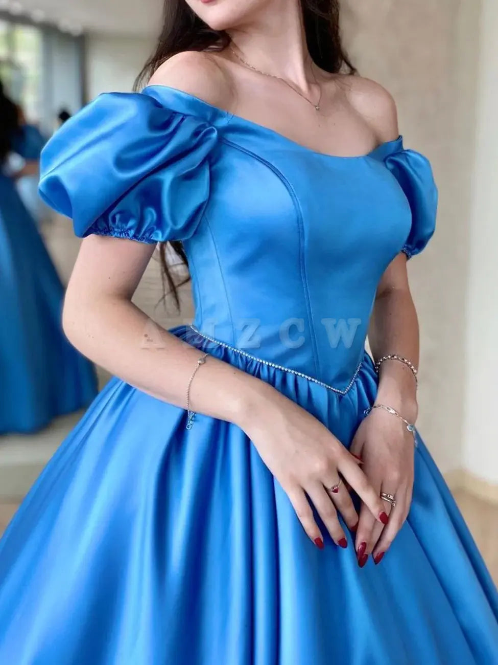 Vestido de fiesta largo de satén azul Amzcw, corte A, largo, azul, para graduación, disponible en tienda.