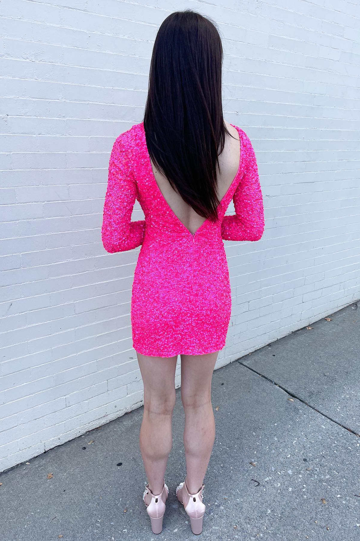 Vestido de fiesta ajustado con lentejuelas y escote en V y mangas largas