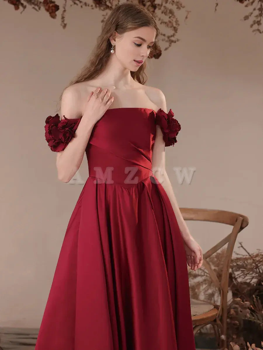 Vestido de fiesta largo de satén con hombros descubiertos y corte en A color burdeos de Amzcw. Vestido de noche formal color burdeos. Vestido de fiesta en tienda.