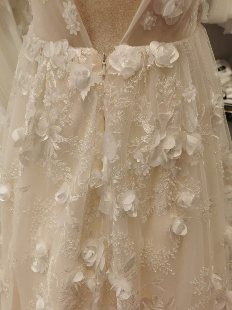 A Line Ivory V Neck Country Wedding Dresses With Appliques