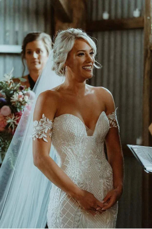 Charming Ivory V Neck Mermaid Strapless Lace Appliques Wedding Dresses