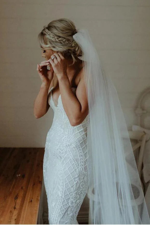 Charming Ivory V Neck Mermaid Strapless Lace Appliques Wedding Dresses