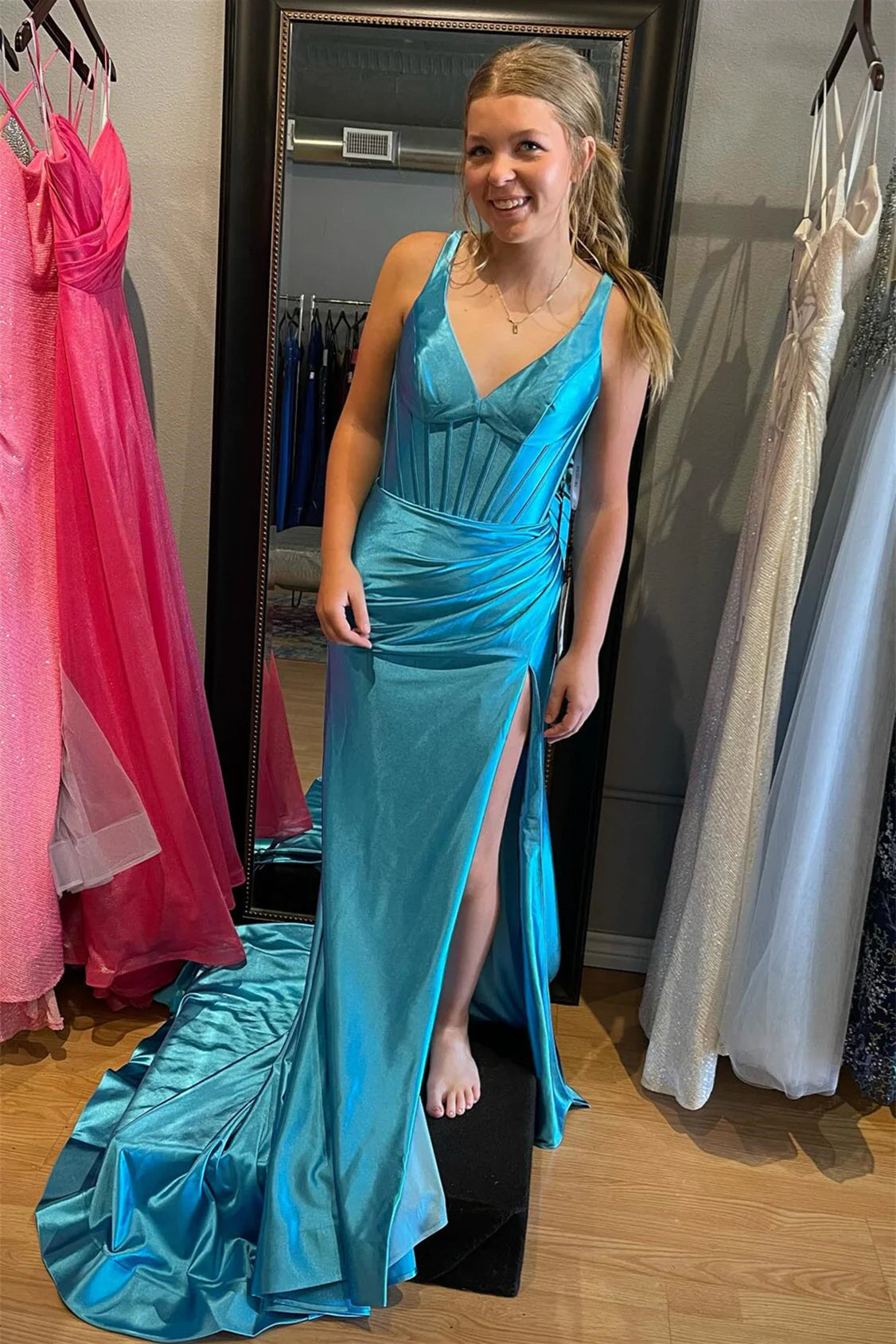 Vestidos de fiesta con escote en V, sirena, espalda descubierta y tirantes finos