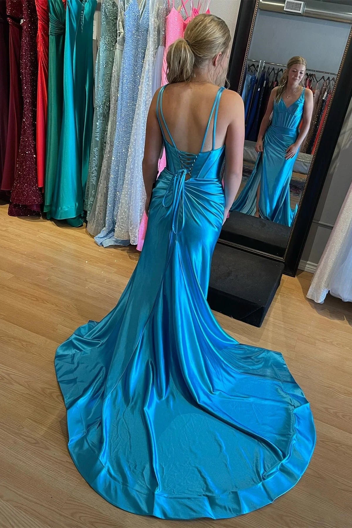 Vestidos de fiesta con escote en V, sirena, espalda descubierta y tirantes finos