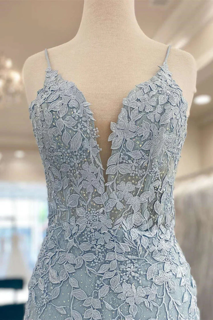 Vestido de cóctel corto con tirantes finos y apliques para el regreso a casa