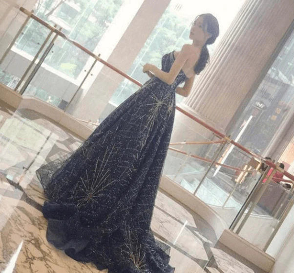 Elegante vestido de fiesta largo azul marino brillante sin tirantes de corte A