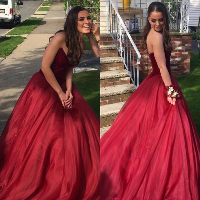 Elegante vestido de fiesta verde con escote corazón, sin tirantes y sin mangas para quinceañera