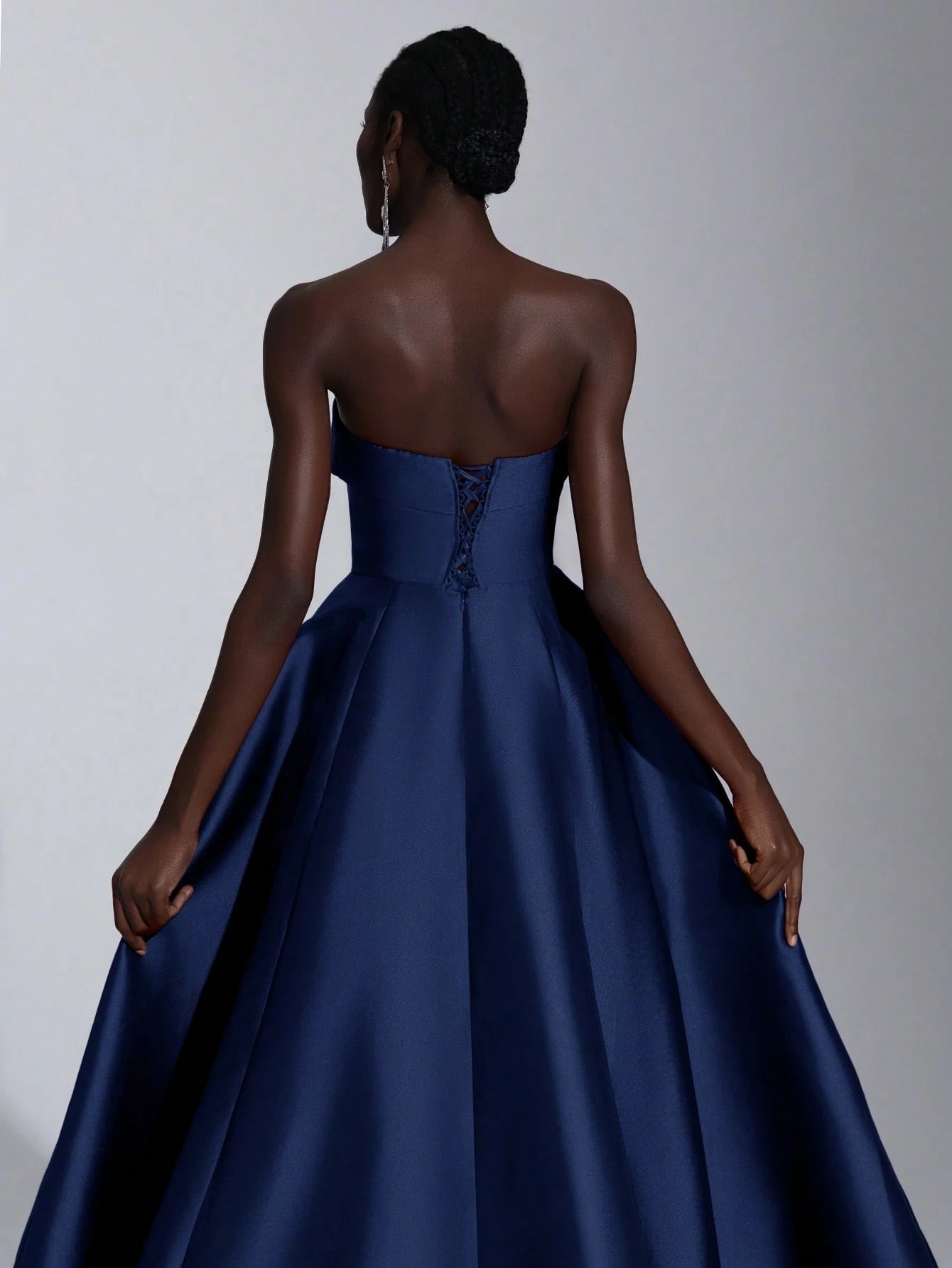 Elegant Navy Blue Strapless Satin Ballgown Floor-Length Formal Gown with Lace-Up Back Detail Prom Dress