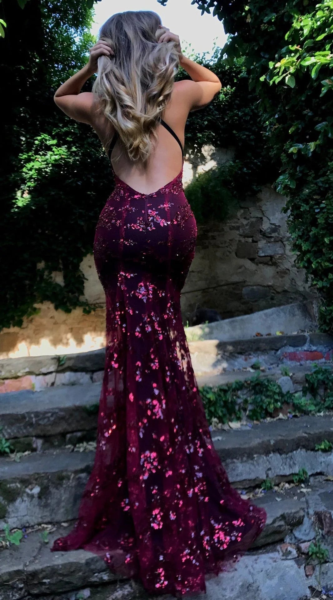 Vestidos de fiesta de moda con tirantes finos, lentejuelas burdeos, sirena, espalda descubierta, escote en V profundo