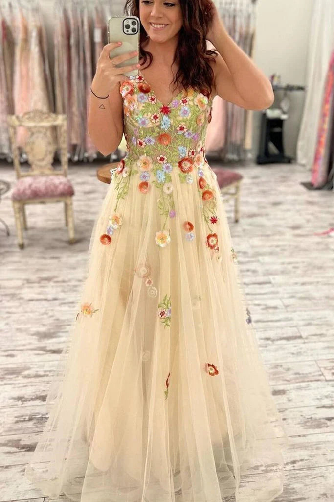 Hermosos vestidos de fiesta de princesa con tirantes finos largos y apliques de noche.