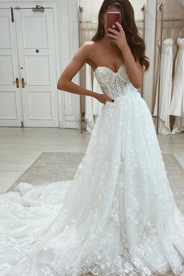 Vestidos de novia con apliques de encaje y corte en A para boda con escote corazón