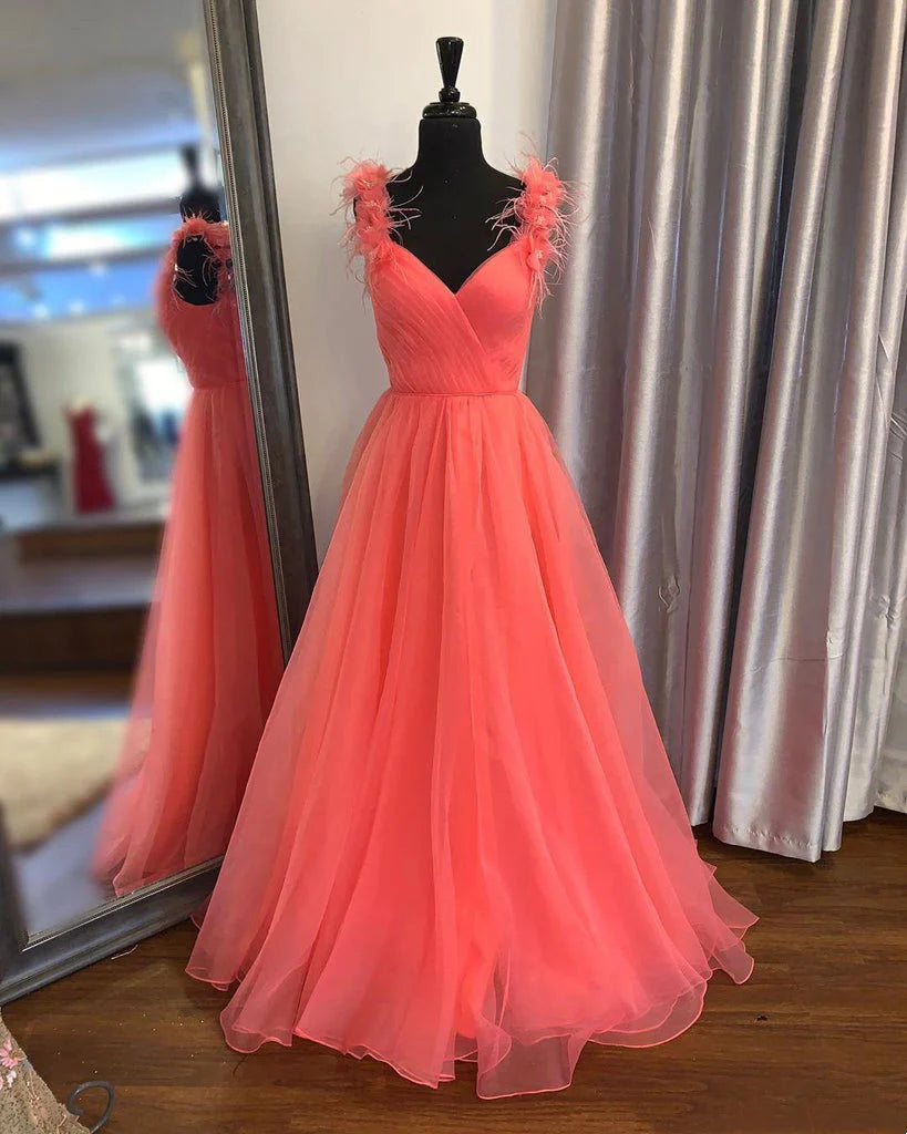 Vestidos de fiesta de tul con hombros descubiertos y cordones con abertura